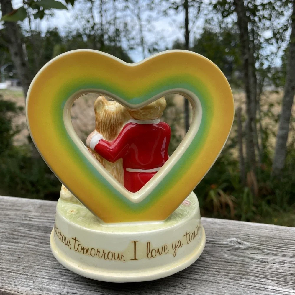 Little Orphan Annie Music Box Figurine Tomorrow Song Sandy Applause 1982 Movie
